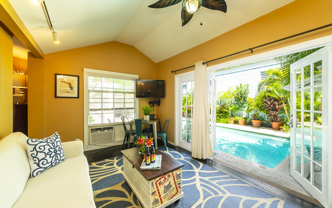 Key West Cottage Rentals - Villa Aqua Poolside Living Room
