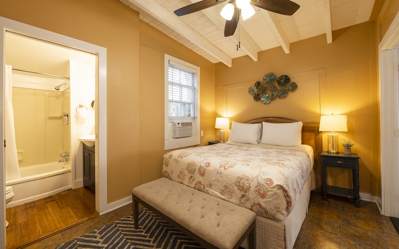 Key West Vacation Rentals - Villa Vista master bedroom